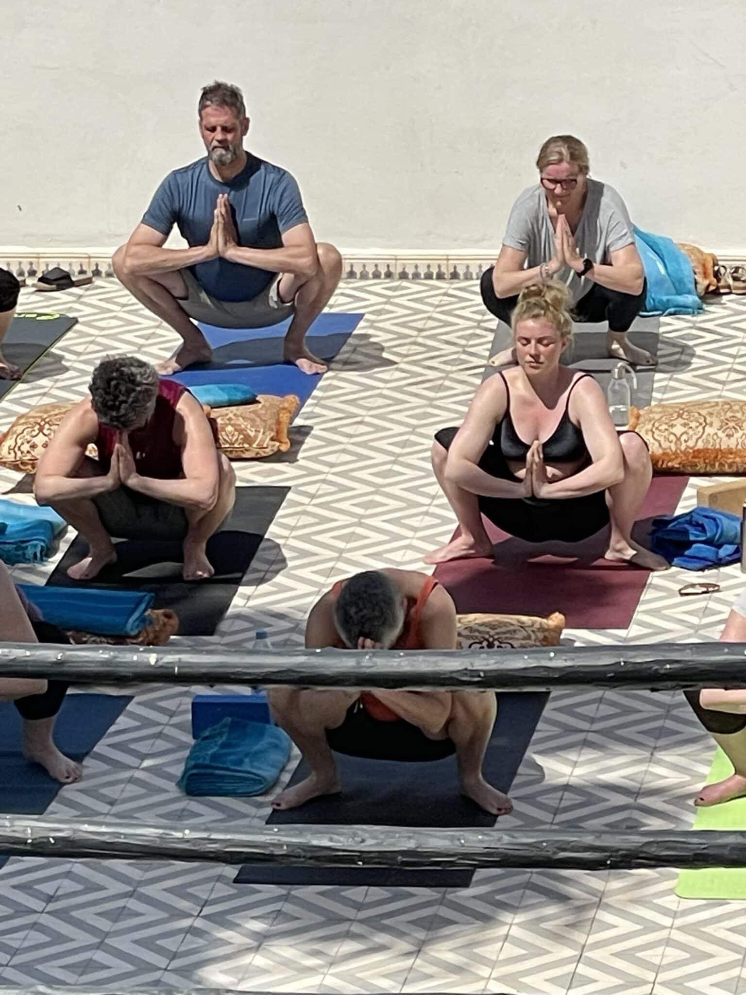 Yoga i Marokko i maj - det er svært at sige nej til. Björn Marcus er denne uges underviser. Han har mange års erfaring og er mester i at tilpasse indhold efter stemning og energi. I løbet af ugen er vi på tur og bl.a. skal vi have en overnatning i bjergene og dagen efter nyde fisker/surferbyen Taghazout. Hamam, myntete og god mad er som altid også en del af ugen